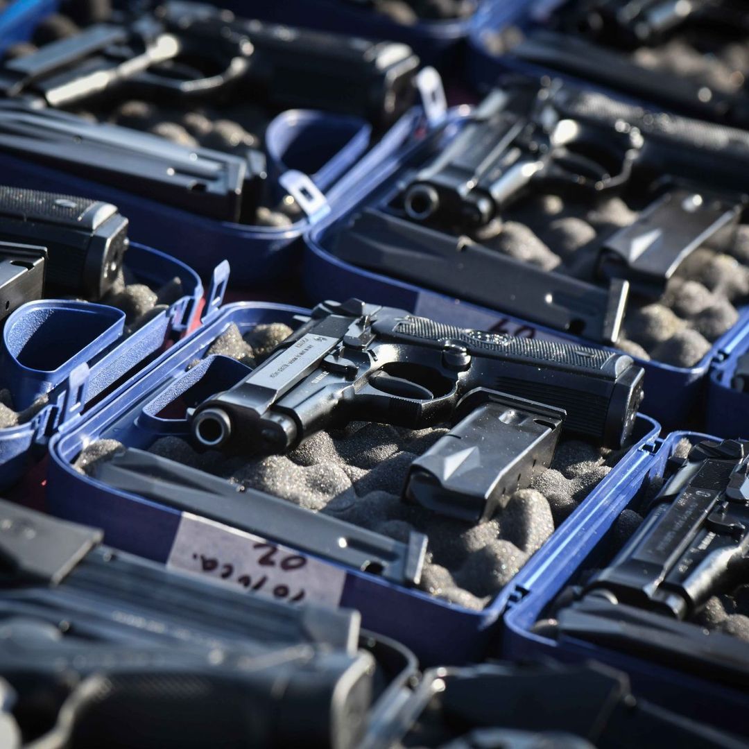 Descubren armas en camión de pasajeros